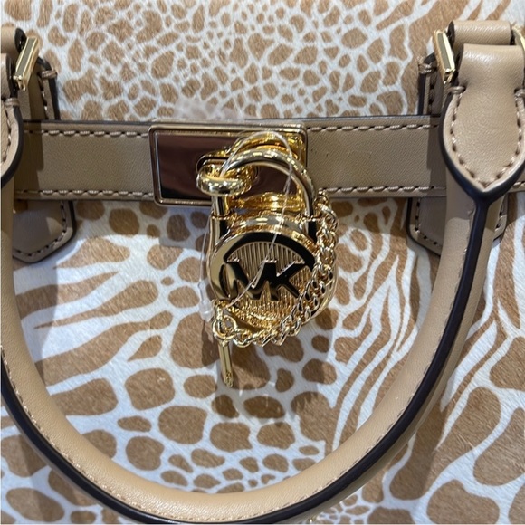 Michael Kors
Hamilton Small Satchel Leather - Picture 7 of 16